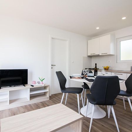 Luxury Mobile Homes Liza ビオグラード・ナ・モル エクステリア 写真