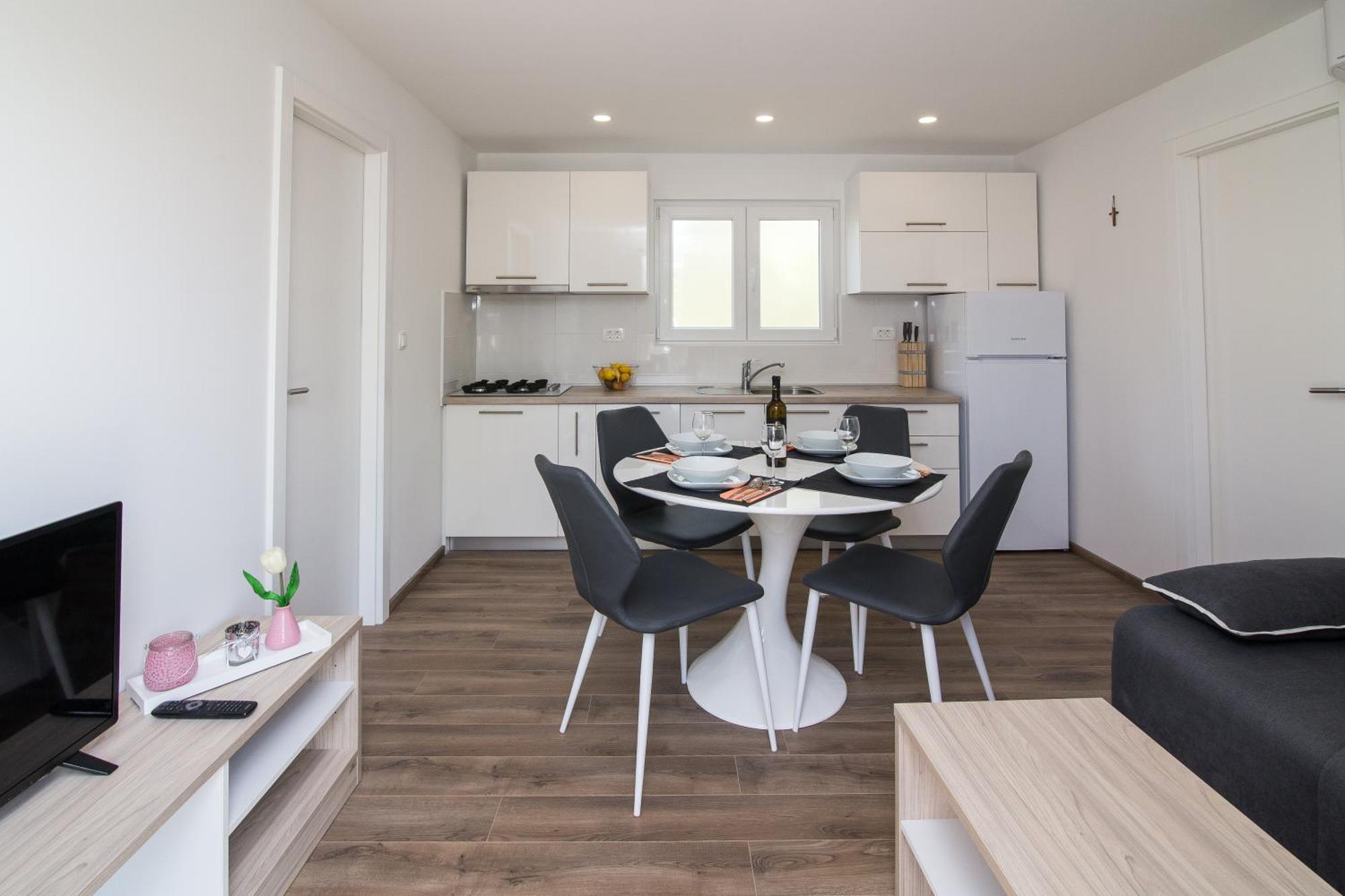 Luxury Mobile Homes Liza ビオグラード・ナ・モル エクステリア 写真